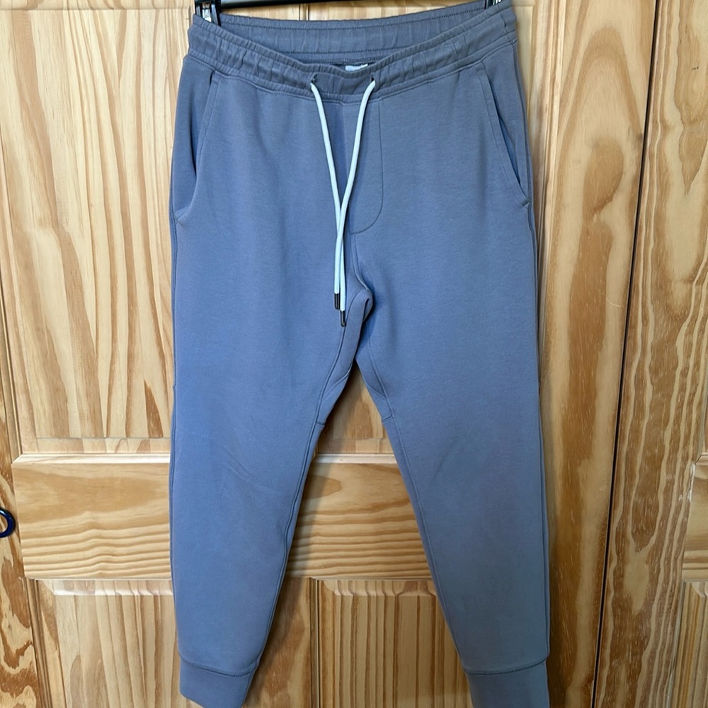 American Eagle men’s jogger size small   Gently worn condition